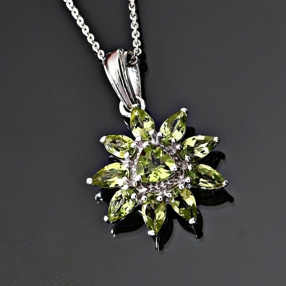 Natural Arizona Peridot Floral Pendant ✦ 925 Platinum Over Sterling Silver ✦ 20" - Picture 1 of 12